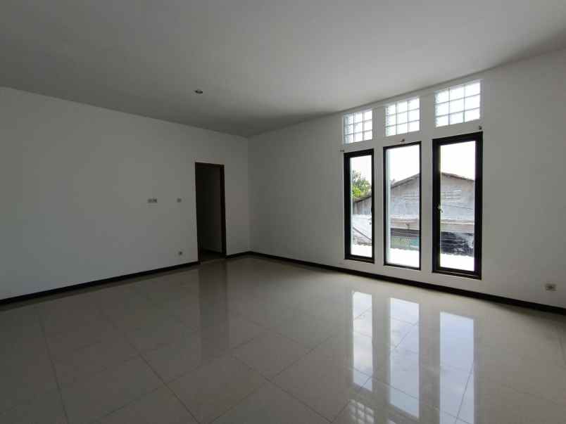 dijual rumah klampis semolo