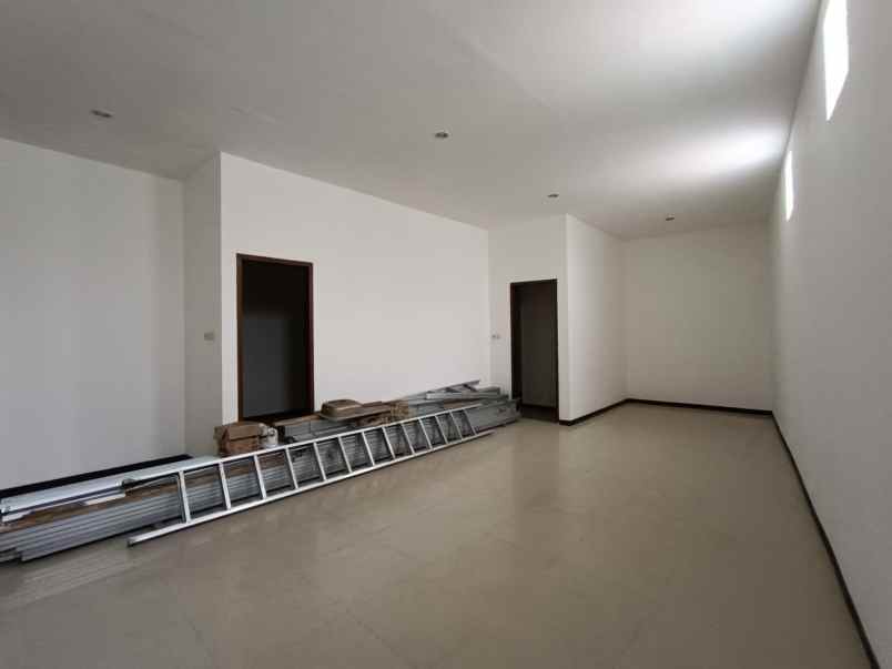 dijual rumah klampis semolo