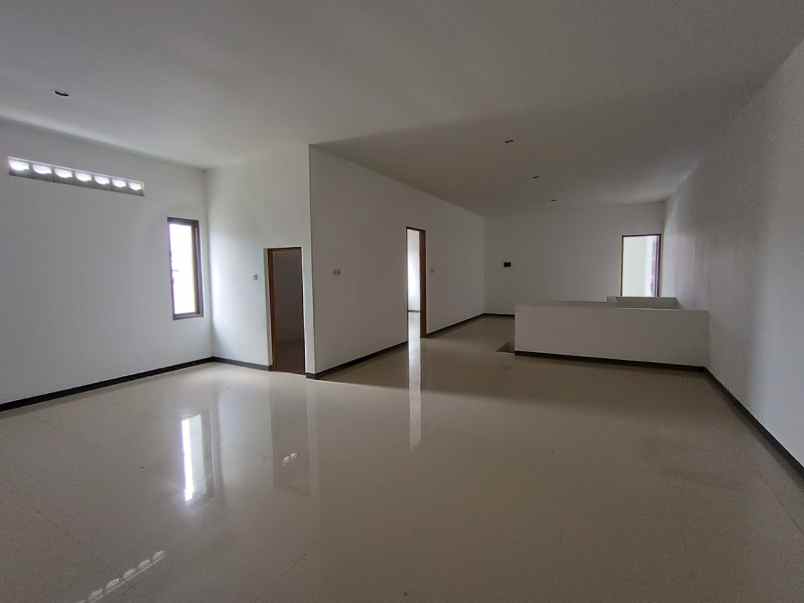 dijual rumah klampis semolo