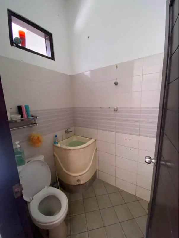 dijual rumah komp cihanjuang dekat taman kupu