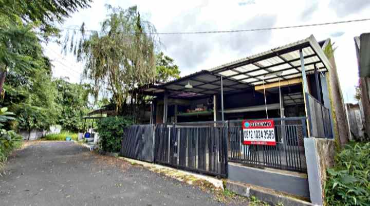 dijual rumah komp cihanjuang dekat taman kupu