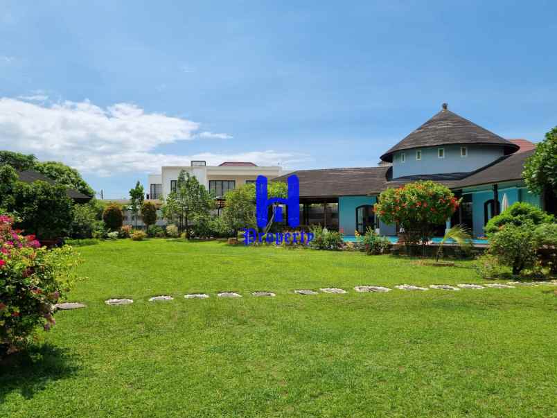 dijual rumah komplek graha helvetia
