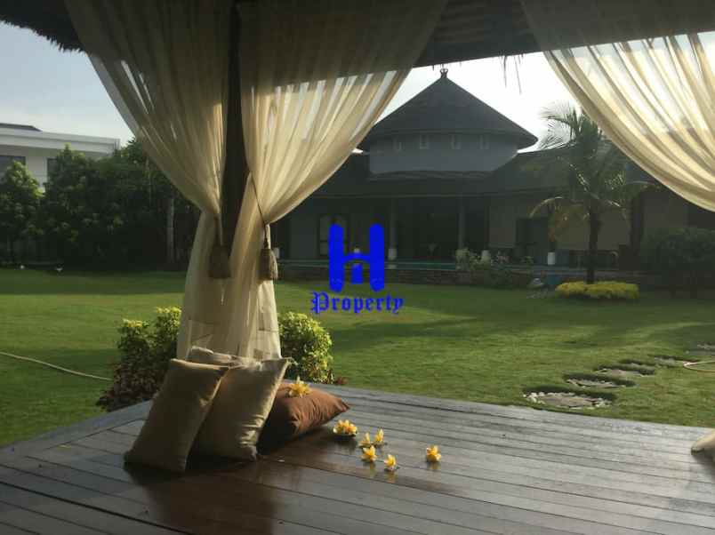 dijual rumah komplek graha helvetia