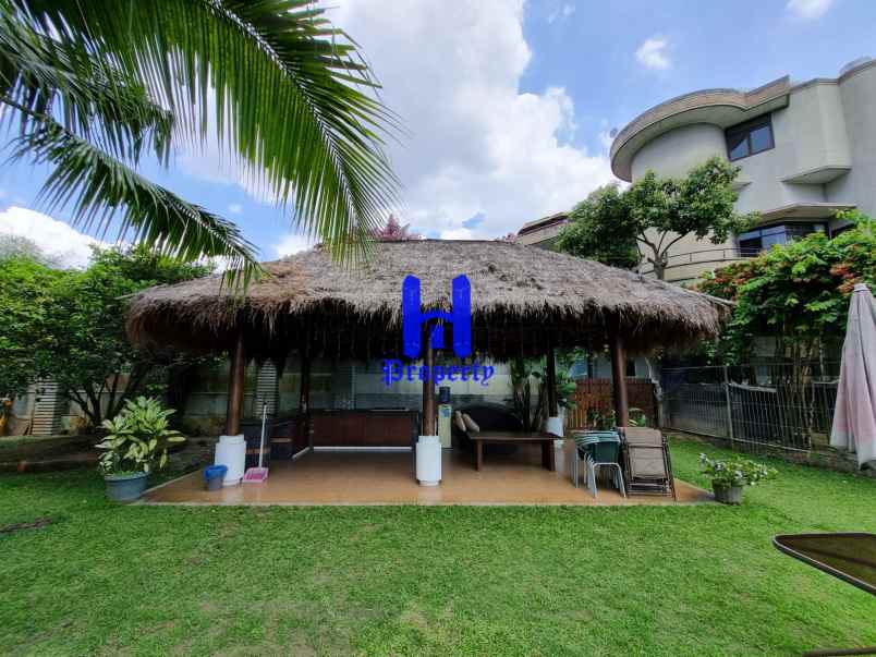 dijual rumah komplek graha helvetia