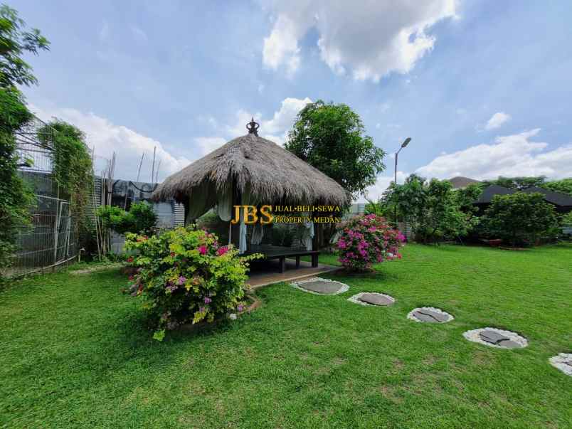 dijual rumah komplek graha helvetia