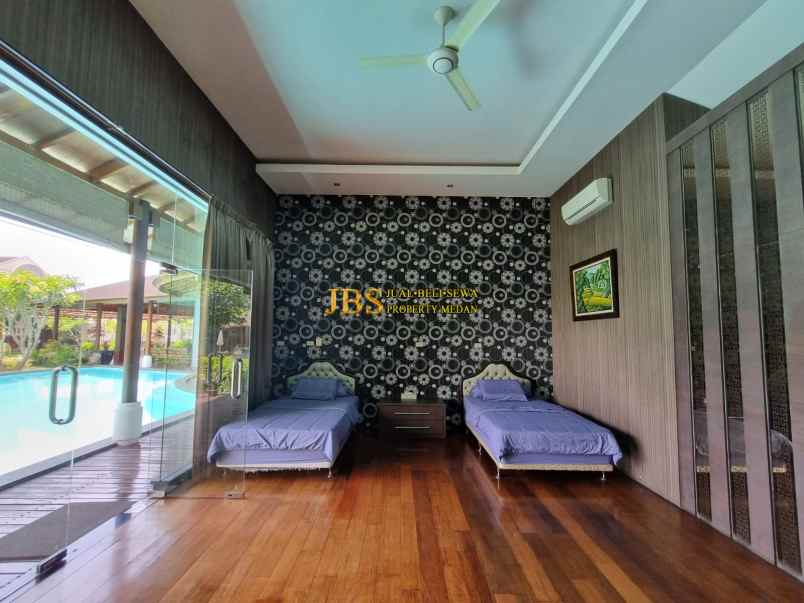 dijual rumah komplek graha helvetia