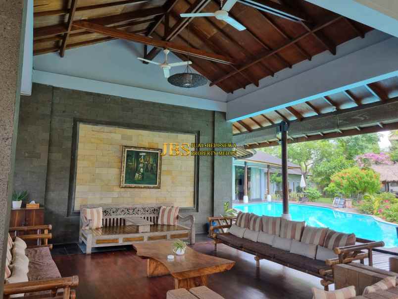 dijual rumah komplek graha helvetia