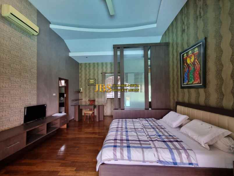 dijual rumah komplek graha helvetia