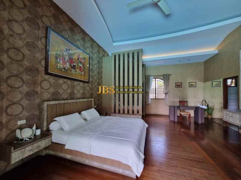 dijual rumah komplek graha helvetia