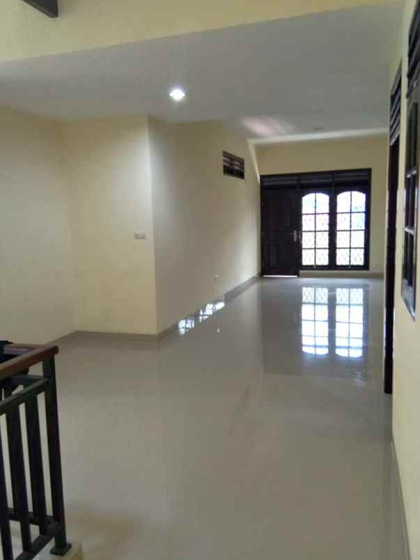 dijual rumah komplek patria jaya