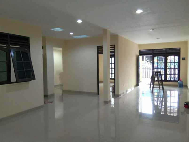dijual rumah komplek patria jaya