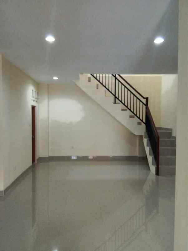 dijual rumah komplek patria jaya