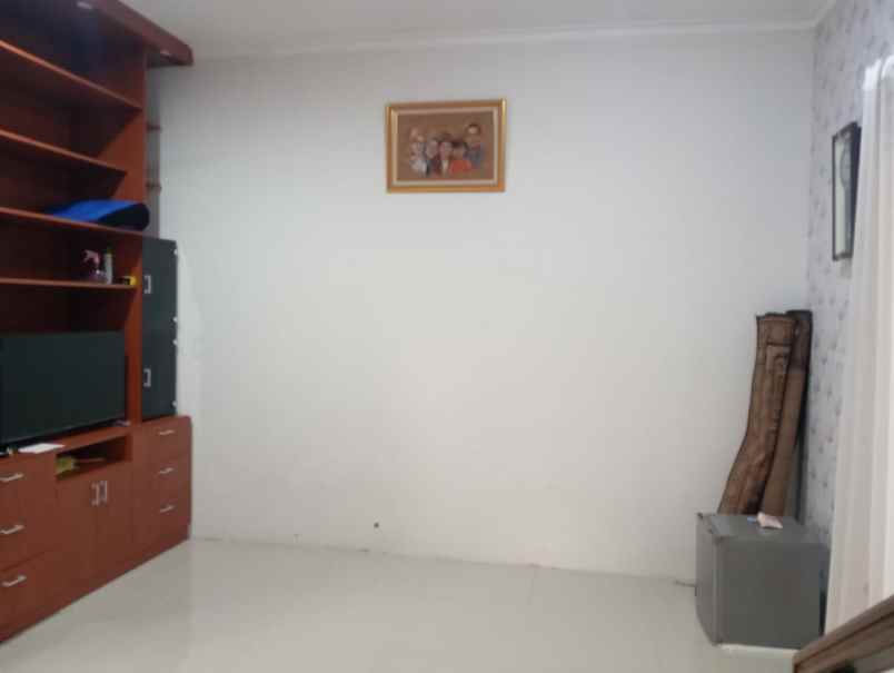 dijual rumah komplek sariwangi