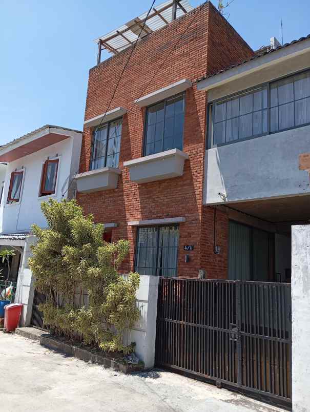 dijual rumah komplek sariwangi