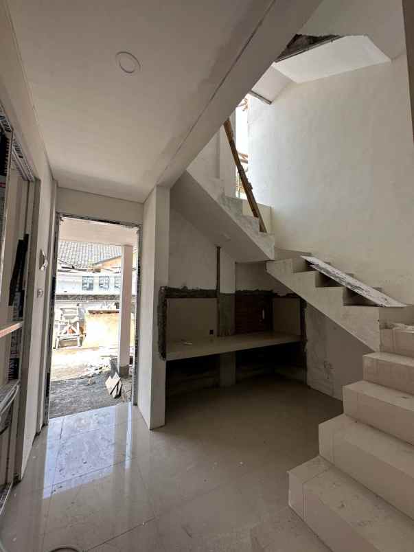 dijual rumah kos 13 pintu dekat kampus brawijaya