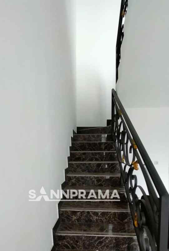 dijual rumah kranggan