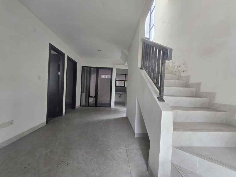 dijual rumah lavon swan city cluster