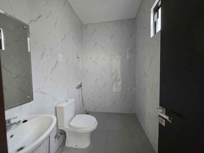dijual rumah lavon swan city cluster