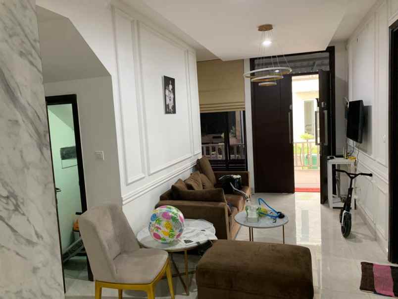 dijual rumah lavon swancity