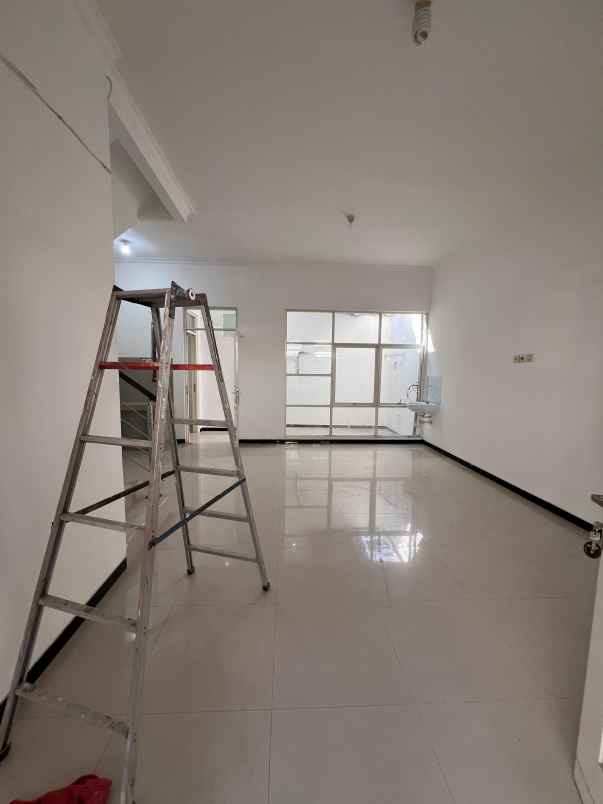 dijual rumah lebak indah