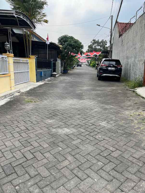 dijual rumah lokasi bantaran kota malang