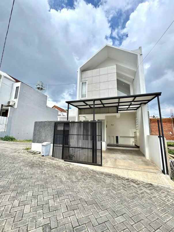 dijual rumah lokasi karangploso dekat nk cafe