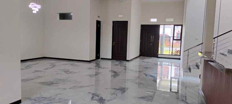 dijual rumah lokasi perumahan araya golf malang