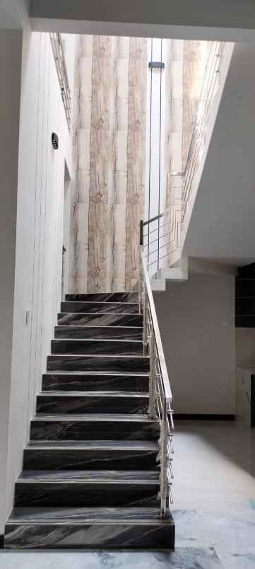 dijual rumah lokasi perumahan araya golf malang