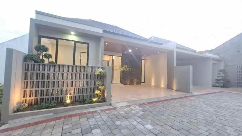 dijual rumah maguwoharjo kec depok kab