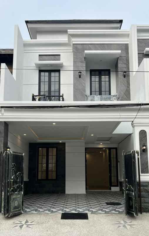 dijual rumah manyar kertoadi