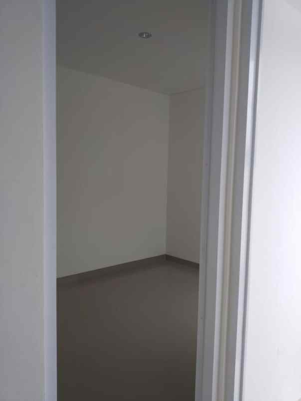 dijual rumah meruyung limo depok