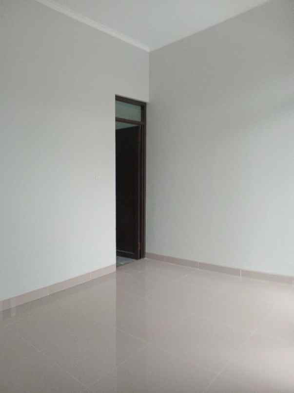 dijual rumah metro margahayu