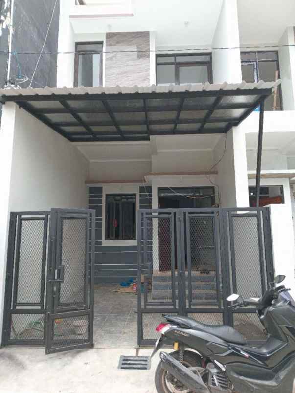 dijual rumah metro margahayu