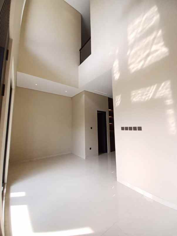 dijual rumah mewah dengan kolam renang di bintaro