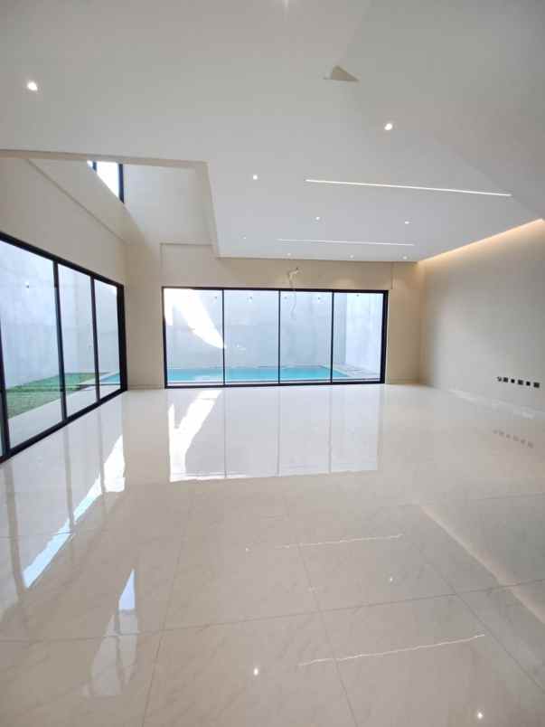dijual rumah mewah dengan kolam renang di bintaro