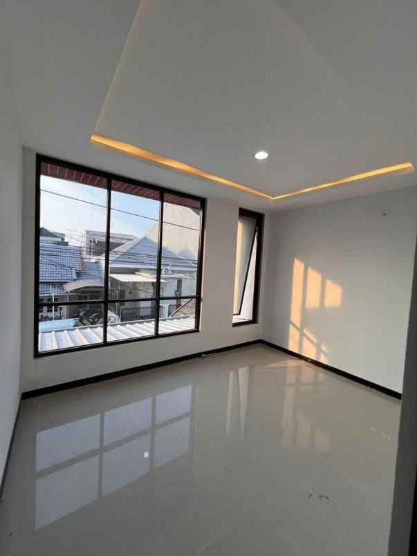 dijual rumah nginden intan