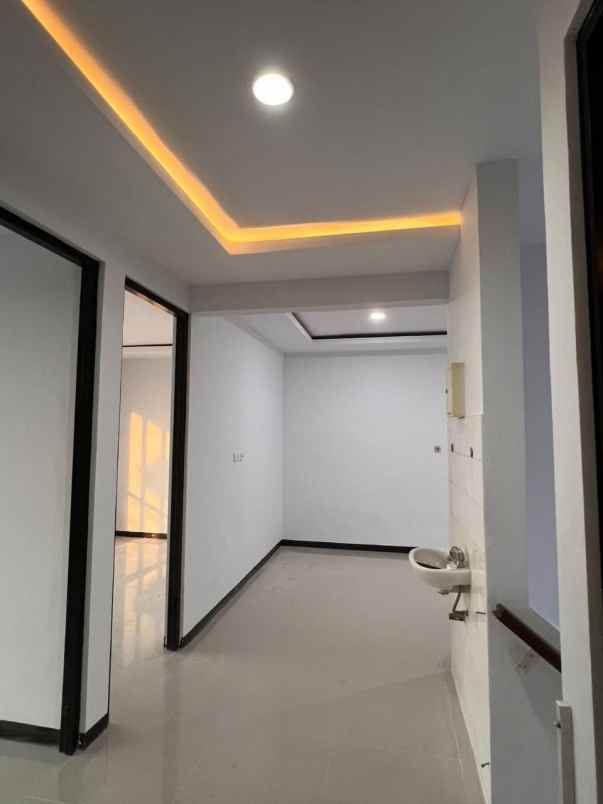 dijual rumah nginden intan