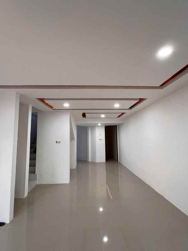 dijual rumah nginden intan