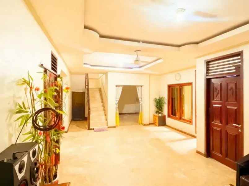 dijual rumah otista