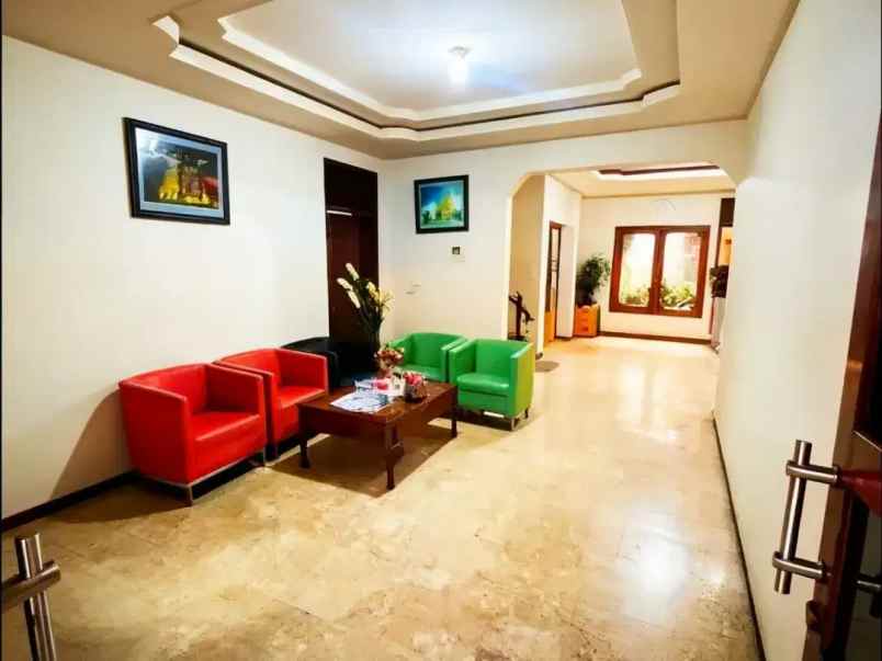 dijual rumah otista