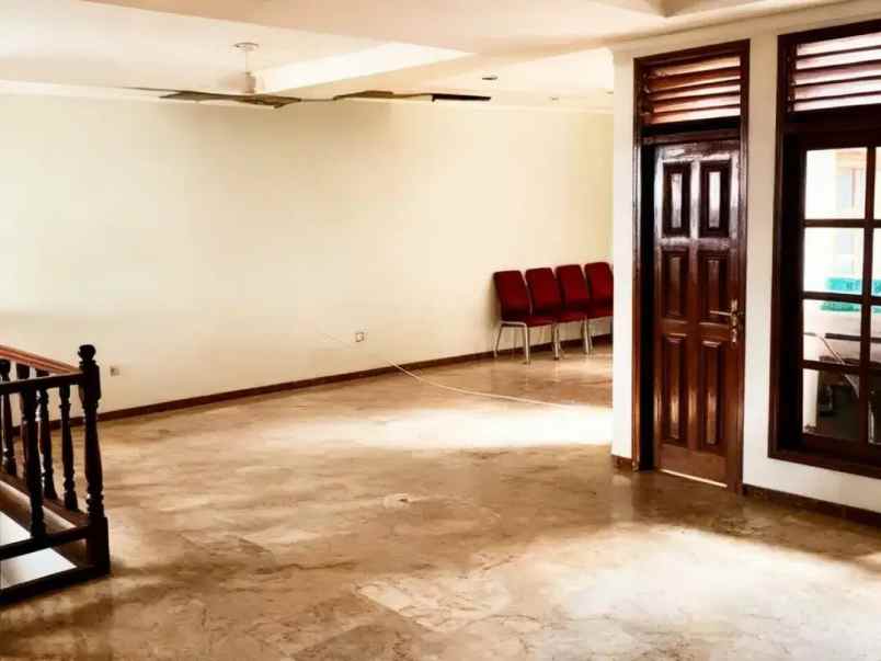 dijual rumah otista