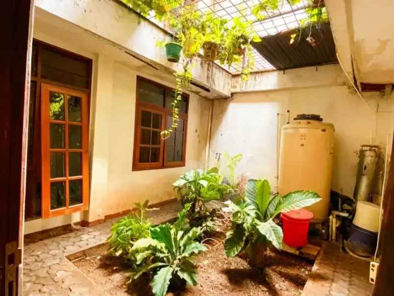 dijual rumah otista