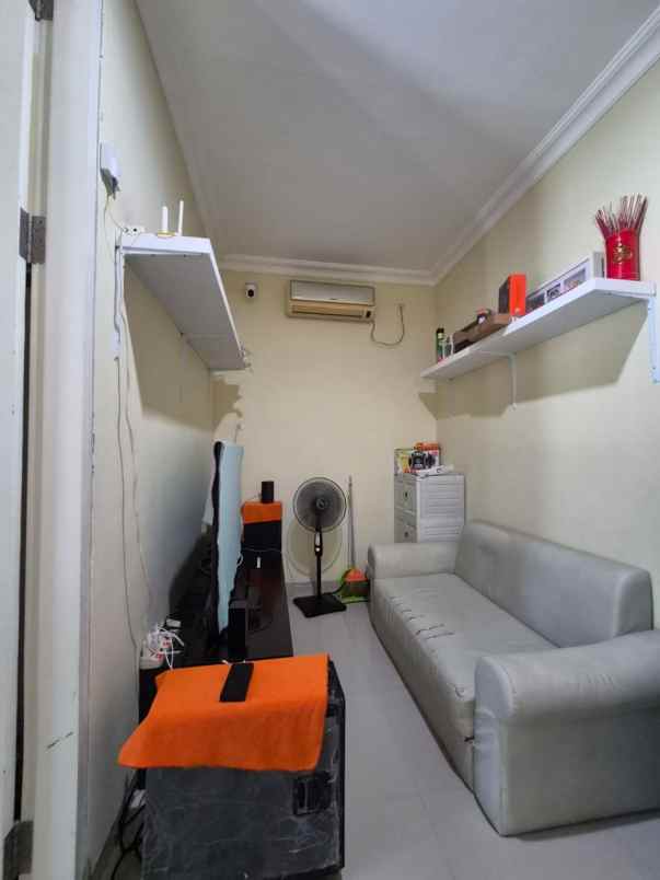dijual rumah pakuwon city