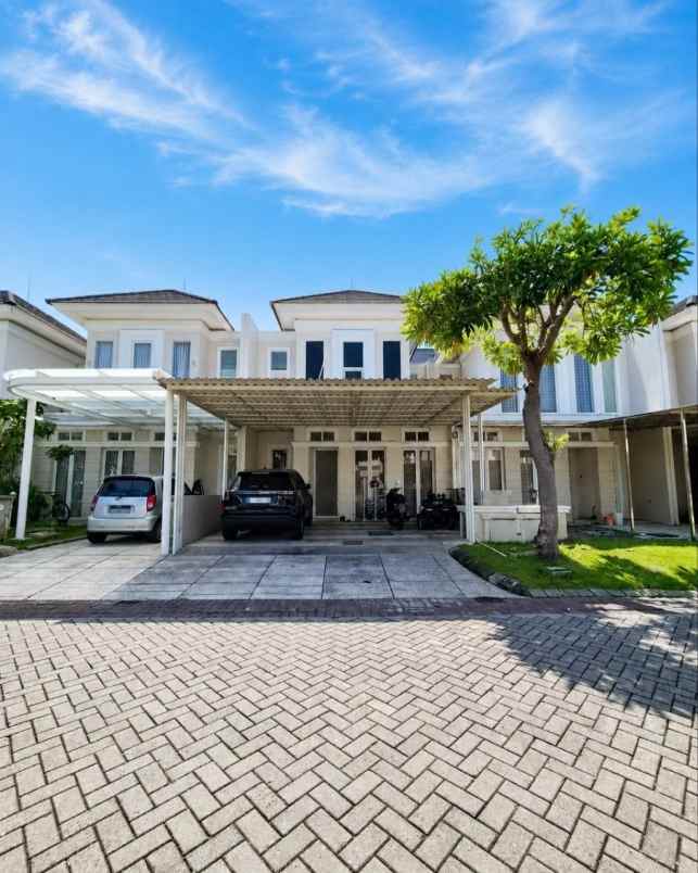 dijual rumah pakuwon city