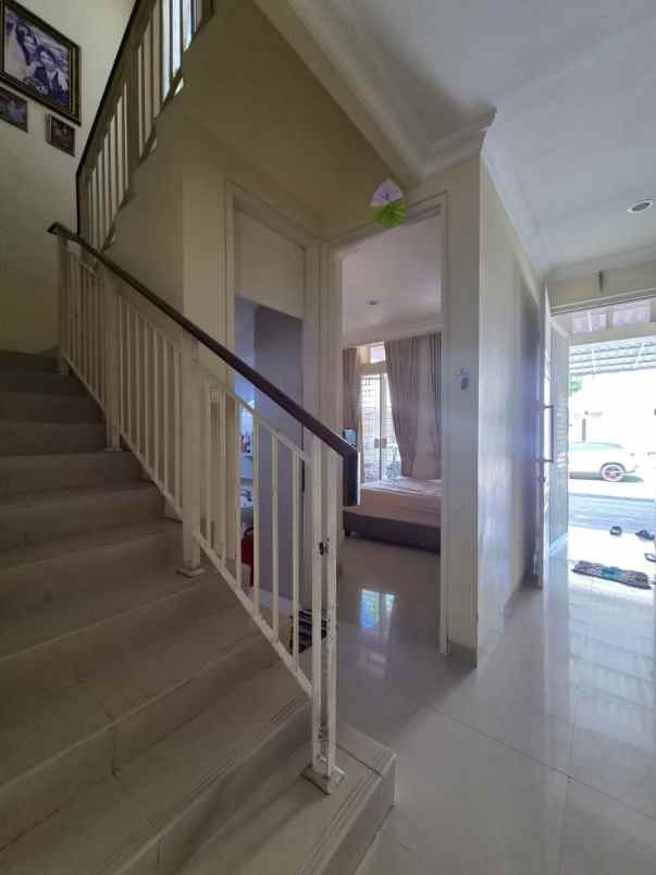 dijual rumah pakuwon city