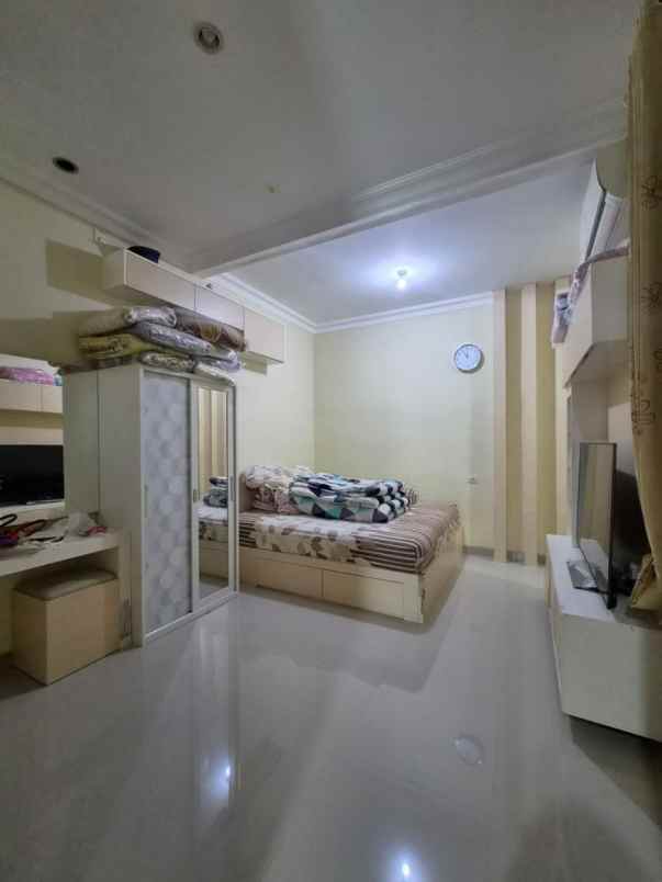 dijual rumah pakuwon city