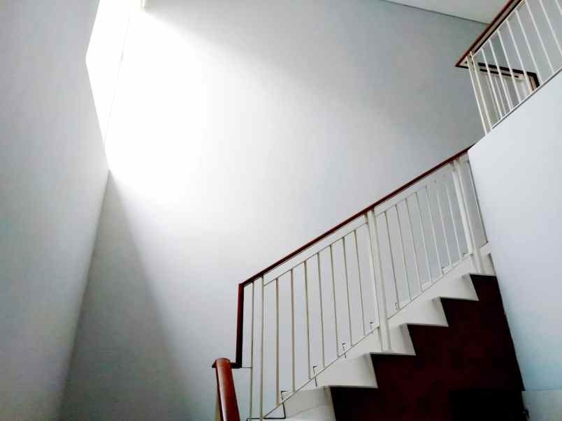 dijual rumah pakuwon indah cluster the