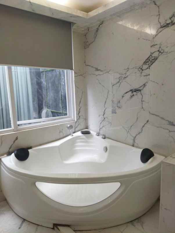 dijual rumah pelangi gading residence