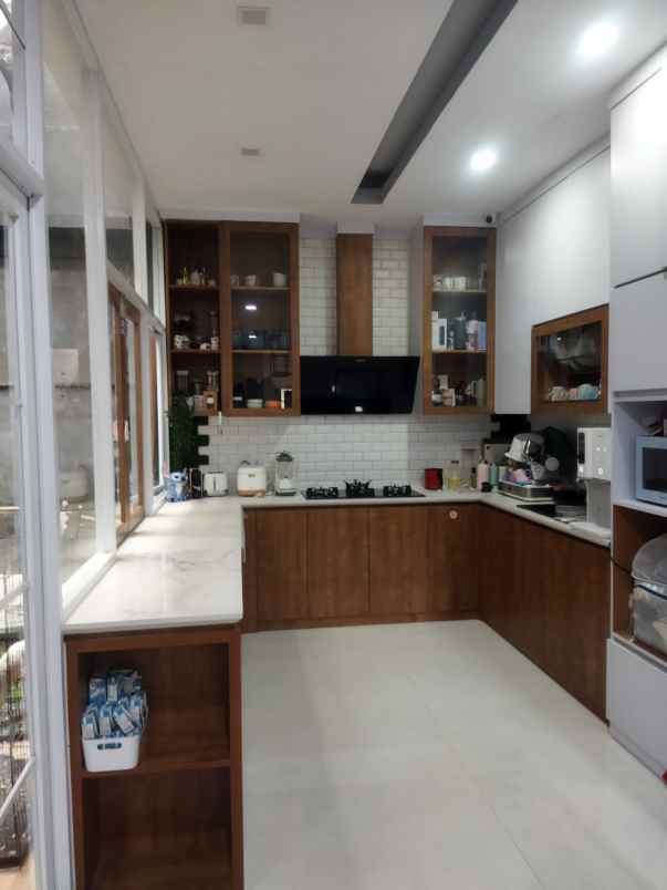 dijual rumah pelangi gading residence