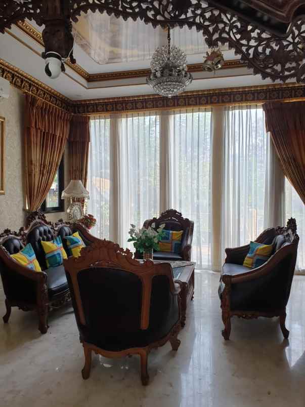 dijual rumah perumahan menteng royal